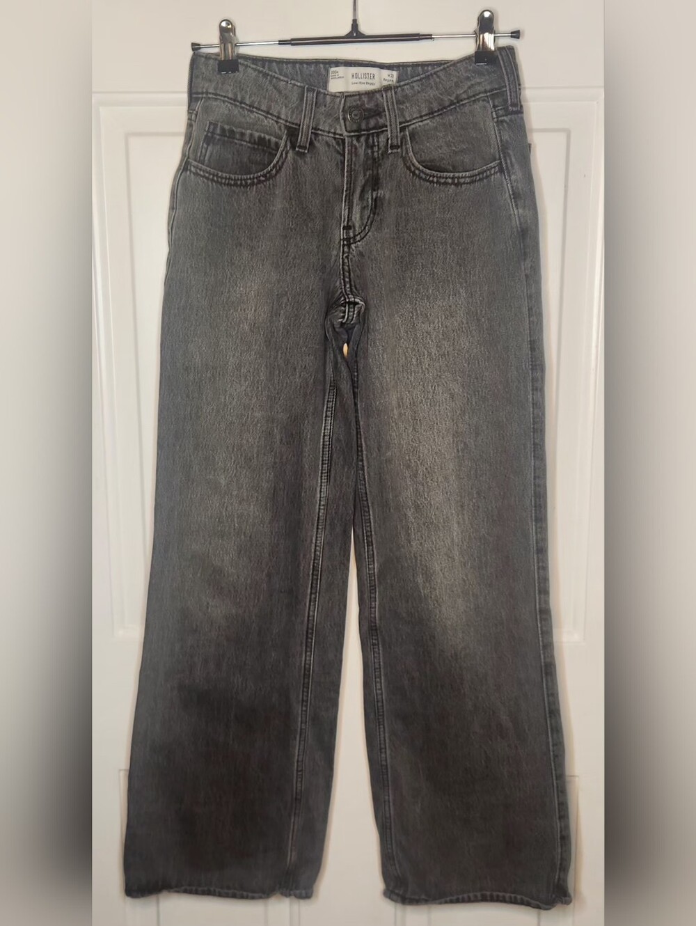 Hollister Low-Rise Baggy Jeans in Black  Size 00R/23